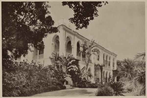 Mustapha supérieur [Alger] : le Palais d'été du gouverneur (Image de propagande coloniale)