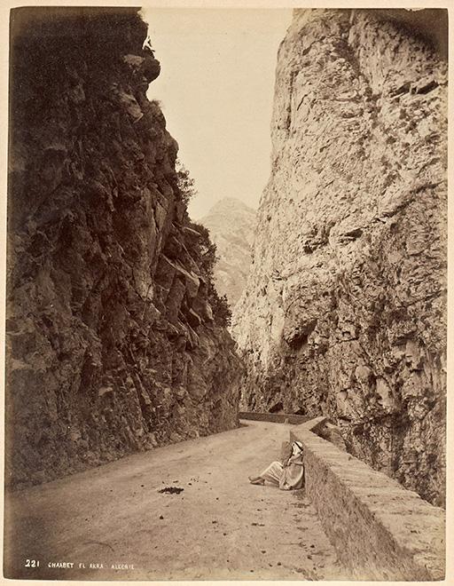 Chabet El Akra. La route (Image de propagande coloniale)