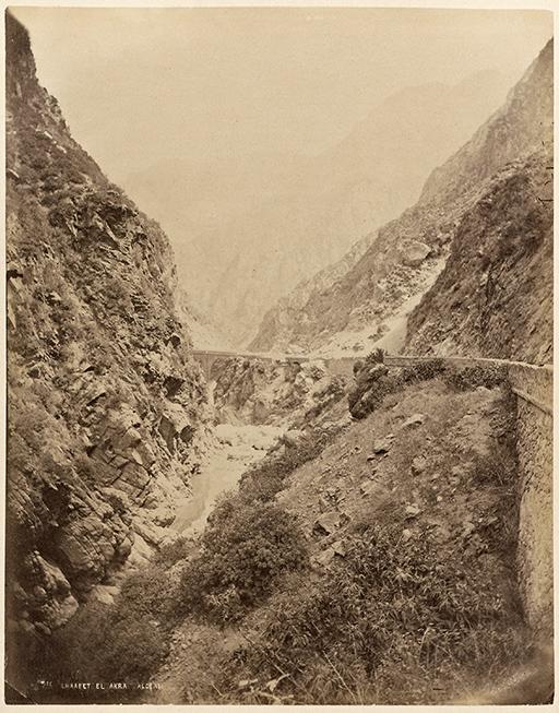 Chabet El Akra. La route (Image de propagande coloniale)