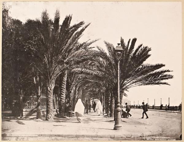 Alger. Square Bresson (Image de propagande coloniale)