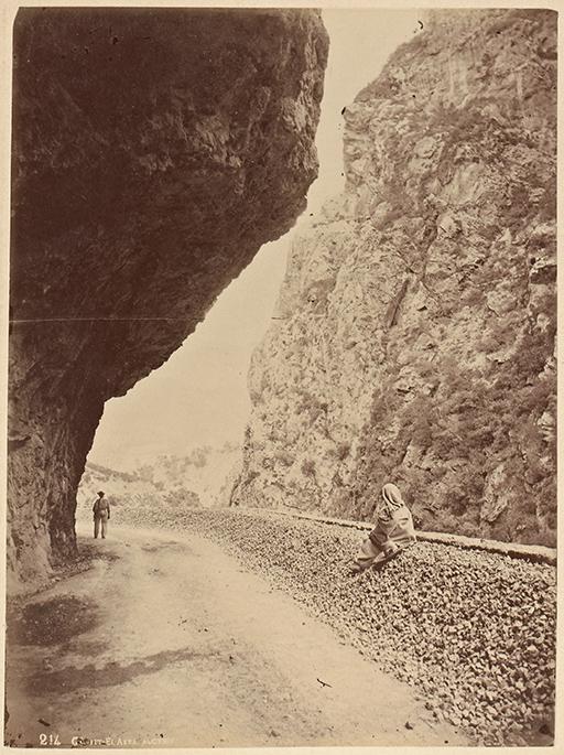 Chabet El Akra. La route (Image de propagande coloniale)