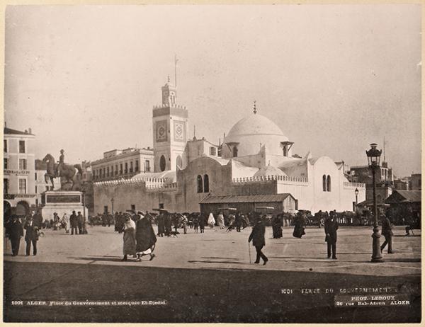 Place du gouvernement et mosquée El Djedid (Image de propagande coloniale)