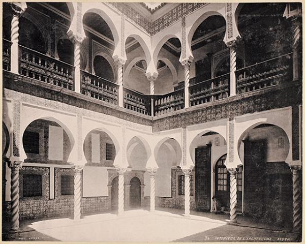 Alger. Intérieur de l'archevêché (Image de propagande coloniale)