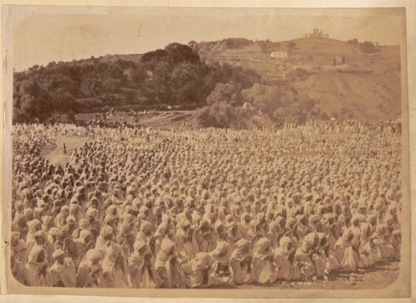 [Bougie. La Grande prière 2ème pose] (Image de propagande coloniale)