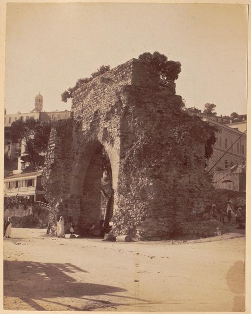 Bougie. Bab-el-Bar (vestige de l'enceinte sarrazine) (Image de propagande coloniale)