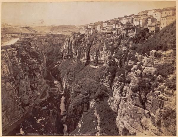 Constantine. Gorges du Rhummel. Le quartier des Tanneurs (Image de propagande coloniale)