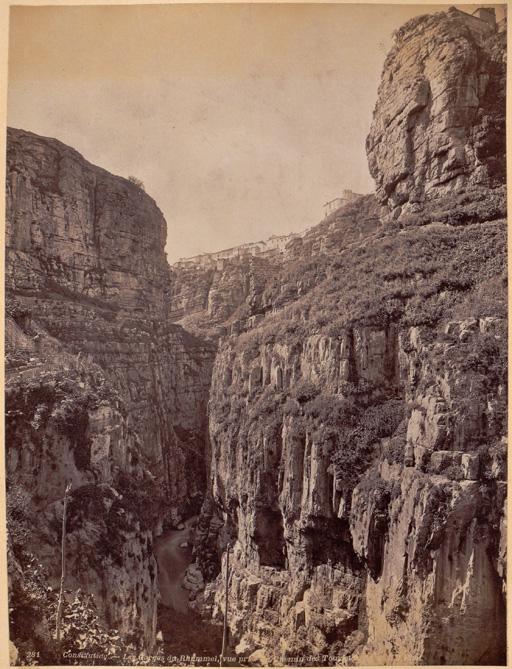 Constantine. Les gorges du Rhummel, vue prise du Chemin des Touristes (Image de propagande coloniale)
