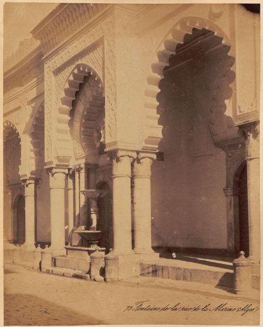 Fontaine de la rue de la Marine (Image de propagande coloniale)