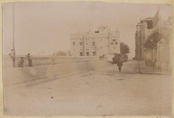 [Alger]. Le tramway à vapeur (Image de propagande coloniale)