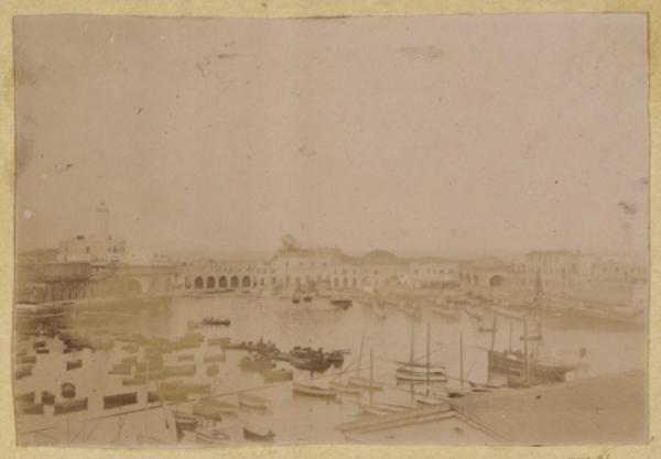 [Alger]. Le port militaire (Image de propagande coloniale)