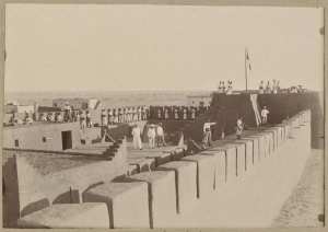 In Salah. Le réduit (Image de propagande coloniale)