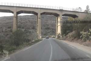 Route vers Nedromah longeant Oued Tleta