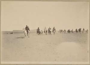 Lieutenant Cottenest et les chefs du Tidilket (Image de propagande coloniale)