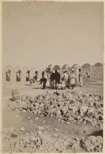 [Construction du Fort Lallemand par la colonne du capitaine Pujat à Hassi bel Héirane] (Image de propagande coloniale)