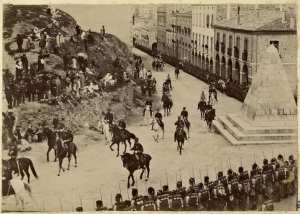 [Constantine : défilé militaire] (Image de propagande coloniale)