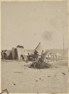 [Construction du Fort Lallemand par la colonne du capitaine Pujat : menuiserie'] (Image de propagande coloniale)