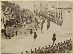 [Constantine : défilé militaire] (Image de propagande coloniale)