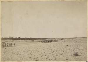 [Marche de la colonne de Hassi Bel Héirane du capitaine Pujat chargé de la construction du Fort Lallemand] (Image de propagande coloniale)