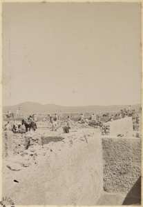 [Construction du Fort Lallemand par la colonne du capitaine Pujat] (Image de propagande coloniale)