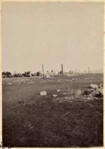 [Construction du Fort Lallemand à Hassi bel Héirane par la colonne du capitaine Pujat : commencement des travaux] (Image de propagande coloniale)