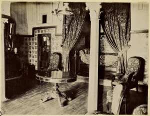 [Constantine. Salon du palais du bey de Constantine, siège de la division militaire] (Image de propagande coloniale)