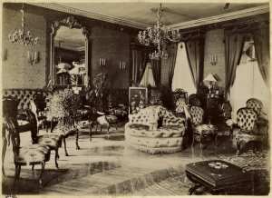 [Constantine. Salon du palais du bey de Constantine, siège de la division militaire] (Image de propagande coloniale)