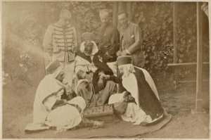 Lieutenants Ben Zaïan, Laperrine et Noël, docteur Salle (Image de propagande coloniale)