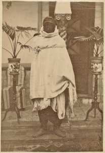 Touareg prisonnier à son passage à Médéa (Image de propagande coloniale)