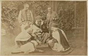 Lieutenants Ben Zaïan, Laperrine et Noël 1889 (Image de propagande coloniale)