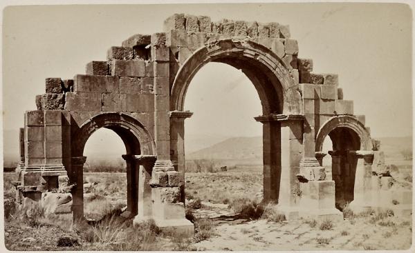 Lambessa. Arc de triomphe de Septime Sévère (Image de propagande coloniale)