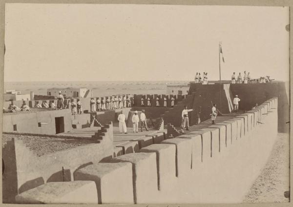 In Salah. Le réduit (Image de propagande coloniale)