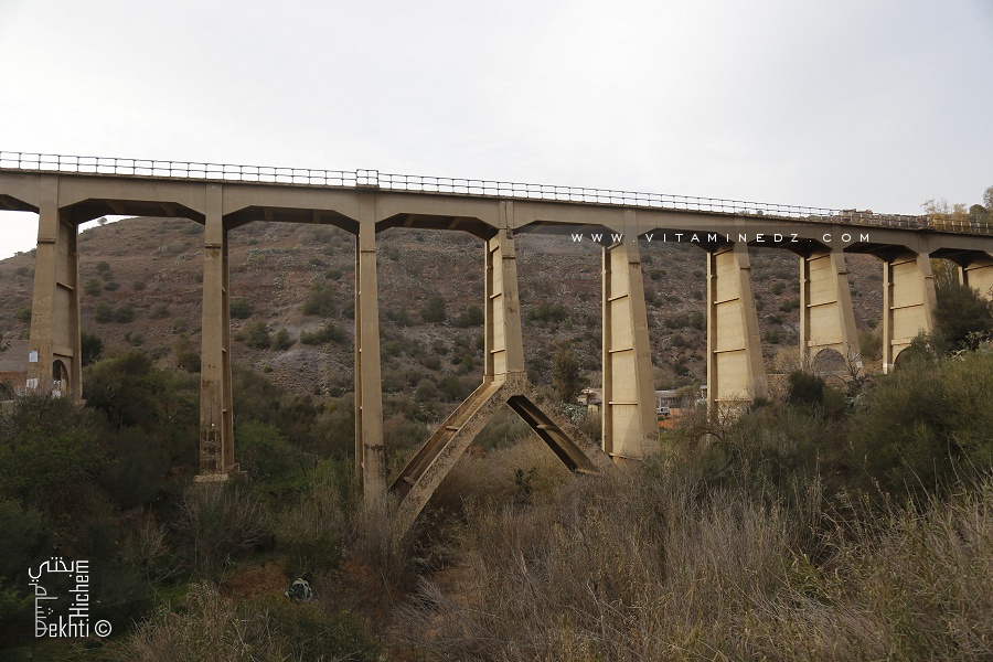Oued Tleta ou Oued Tlata, traversé par un pont de chemis de fer