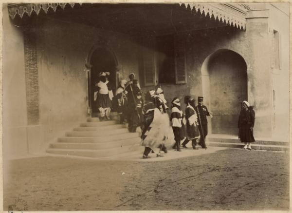 [Réception officielle d'un chef indigène peut-être un chef touareg ' à Bône'] (Image de propagande coloniale)