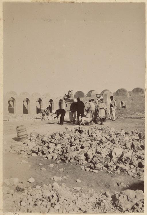 [Construction du Fort Lallemand par la colonne du capitaine Pujat à Hassi bel Héirane] (Image de propagande coloniale)