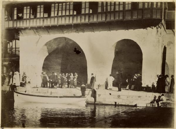 [Réception officielle d'un chef indigène peut-être un chef touareg ' à Bône'] (Image de propagande coloniale)