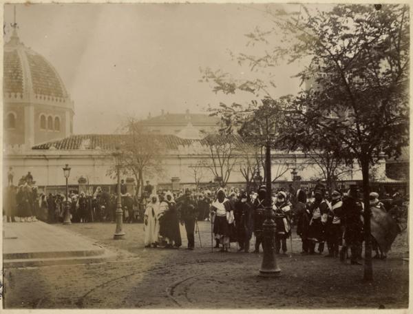 [Réception officielle d'un chef indigène peut-être un chef touareg ' à Bône'] (Image de propagande coloniale)