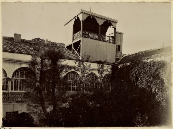 [Constantine. vue de la cour intérieure du palais du bey de Constantine, siège de la division militaire] (Image de propagande coloniale)