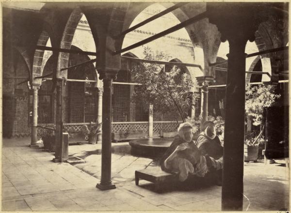 [Constantine. Galerie du palais du bey de Constantine, siège de la division militaire] (Image de propagande coloniale)