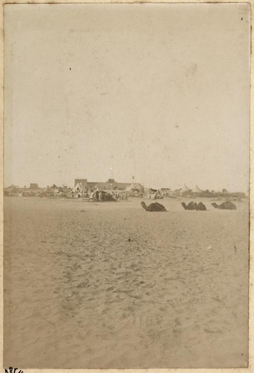 Colonne du capitaine Pujat chargé de la construction du Fort Lallemand : vue du fort et du campement] (Image de propagande coloniale)
