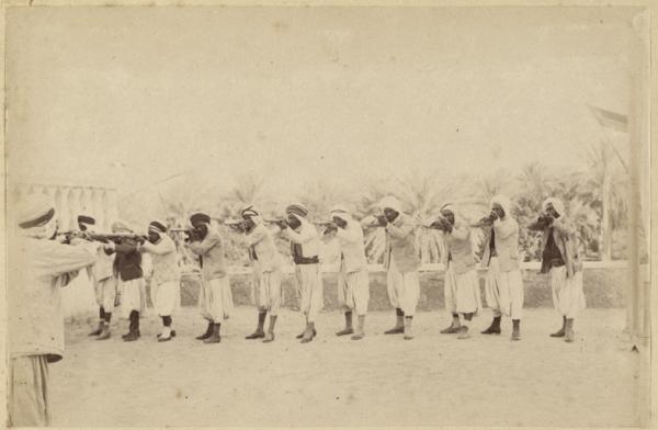 1891. Touggourt. (Les maghzens. exercices de tir) (Image de propagande coloniale)