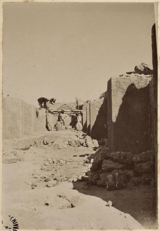 [Construction du Fort Lallemand par la colonne du capitaine Pujat à Hassi bel Héirane] (Image de propagande coloniale)