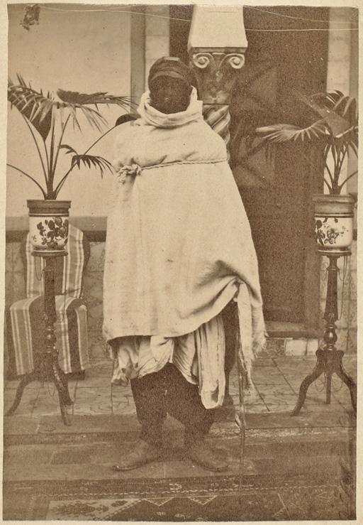 Touareg prisonnier à son passage à Médéa (Image de propagande coloniale)