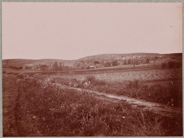 Noisy-les-Bains, juste au millieu, le kiosque de l'établissement. (Image de propagande coloniale)