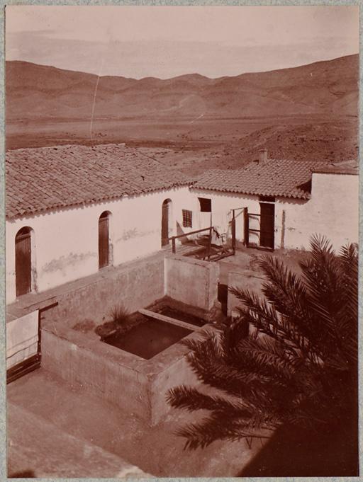 Hammam-Salahin. La source (Image de propagande coloniale)