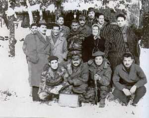 أواخر ديسمبر 1961، الشادلي بن جديد، قائد الناحية الأولى للقاعدة الشرقية، يدفن الدكتور (فرانس فانون) طبيب الأمراض النفسية