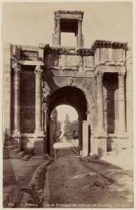 Tebessa. Arc de triomphe quadrifons de Caracalla (IIIeme siècle) (Image de propagande coloniale)