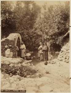 Kabyles à la fontaine (Image de propagande coloniale)