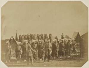 Tirailleurs indigènes sous les armes (Bône) (Image de propagande coloniale)