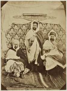 Ahmet Sheriff, frère du kaïd ben Mérad, Kaïd du Guerfa, Ahmed Zein, Kaïd des Zerdeza, Taïb ben Zerguin, kaïd du Mad' Hor (cercle de Guelma) (Image de propagande coloniale)