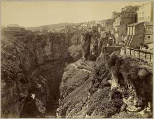 Constantine. Les gorges du Rhummel, vue prise du ['] pont (Image de propagande coloniale)